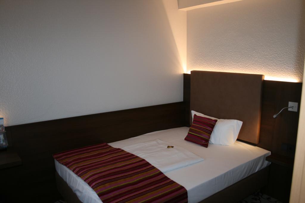 Hotel Parqeo Im A66 Gelnhausen Eksteriør billede